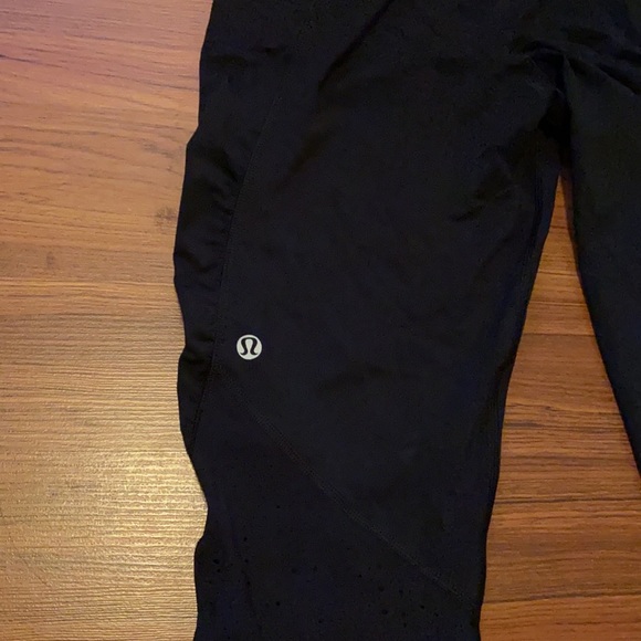 LuluLemon Athletica Leggings Capris Size 8 - Picture 5 of 6